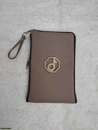 •  Material: Rexine•Product Type: Mobile Pouch•Product