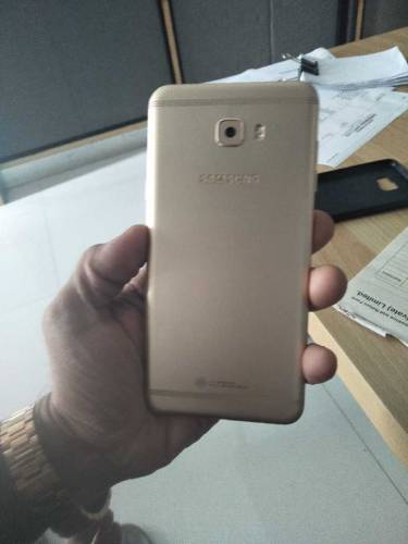 samsung Galaxy c7 pro