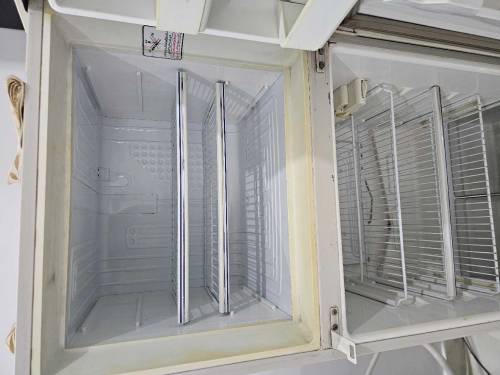 refrigerator 
