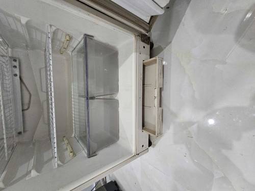 refrigerator 