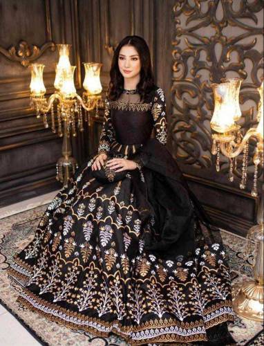 stitched maxi. Whatsapp 03423843965