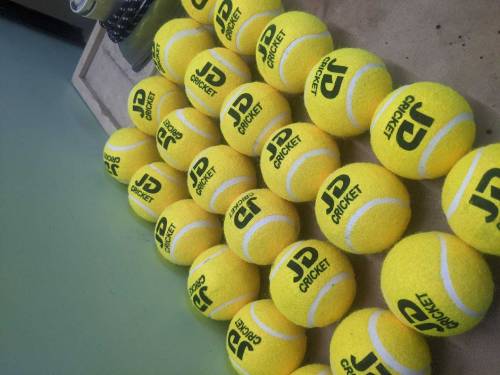 Tennis balls 