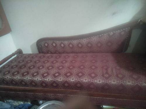 okay Seth sofa 1 years old my home use it
