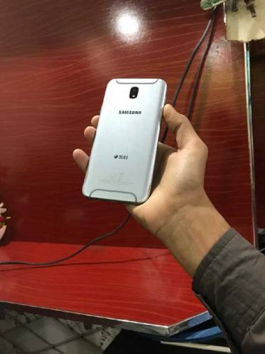 Samsung J7 pro borad available