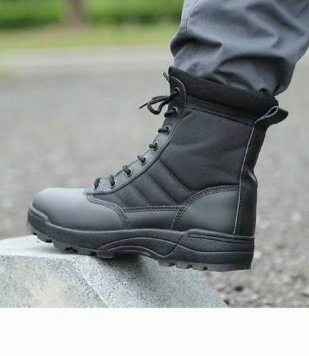 Combat black shoes