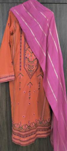 Cotton 3pc suit with lawn pink dupatta. 