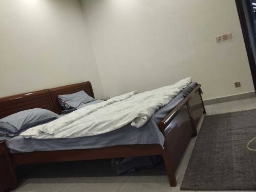 Bedroomset/King sized single beds/Sidetables/Bedroom Chairs/centretabl
