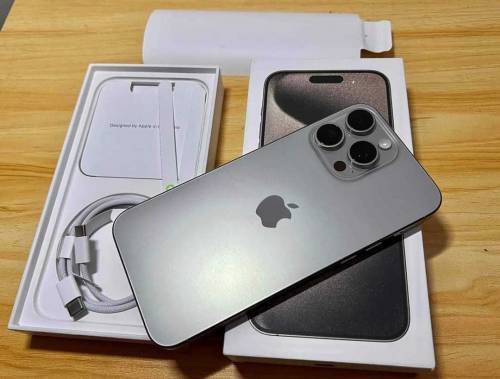 IPhone 15 pro max 4/64 box pack