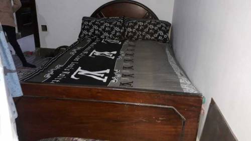wood single bed