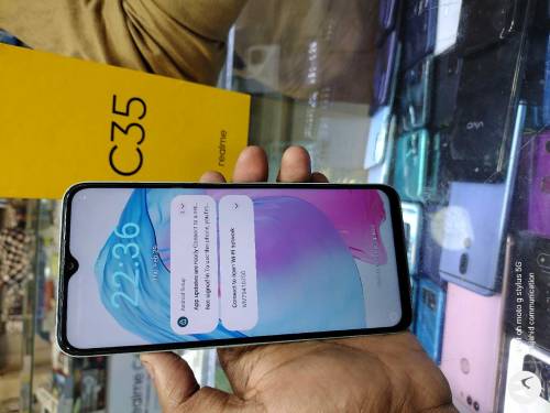 Realme C35