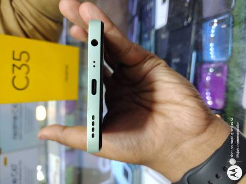 Realme C35