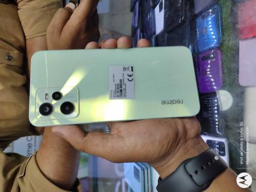 Realme C35