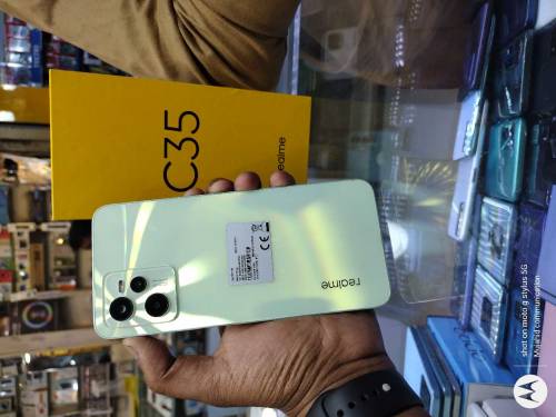 Realme C35