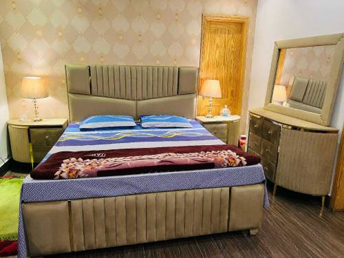 Comfortable Bed Set for Sale 