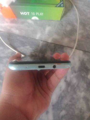 Infinix hot 10 play 4/64 6000mah battery with box and charger