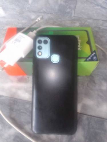 Infinix hot 10 play 4/64 6000mah battery with box and charger
