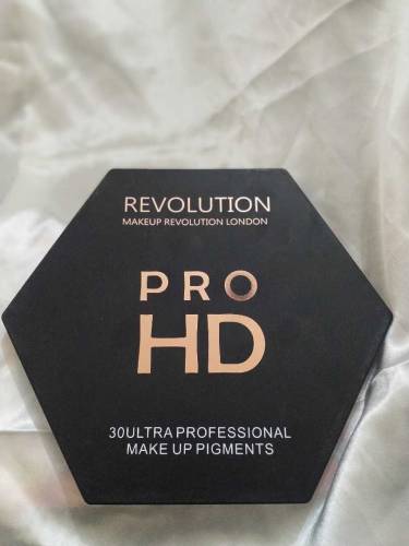 Makeup Pallet Revolution 30 shades for girls