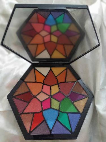 Makeup Pallet Revolution 30 shades for girls