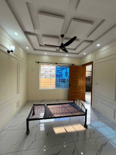 Beautiful 6mrla double stroy House for sale soan garden Islamabad 