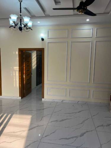 Beautiful 6mrla double stroy House for sale soan garden Islamabad 