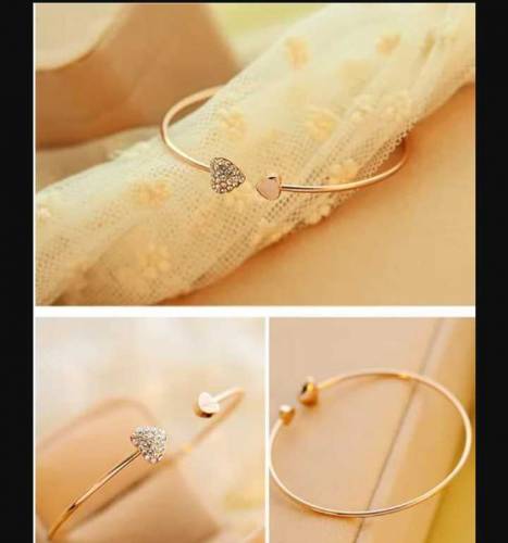 woman traditional bracelet 