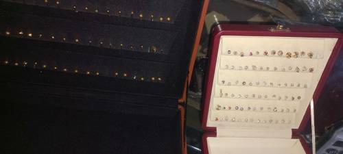 tops & nose pin