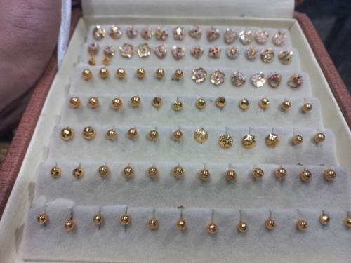 tops & nose pin