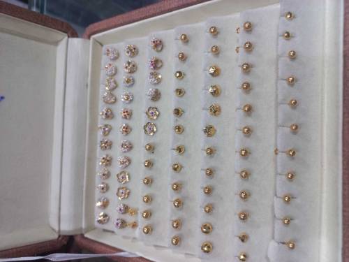 tops & nose pin
