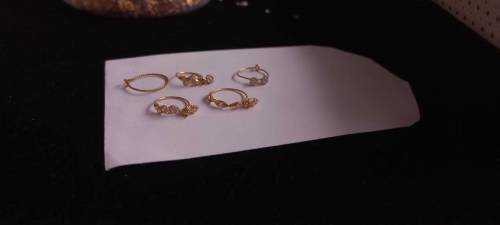 tops & nose pin