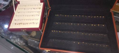tops & nose pin