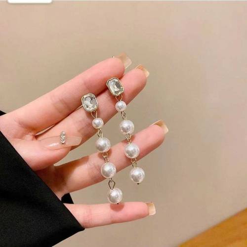 trendy earrings
