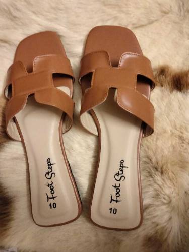 flat sandal 