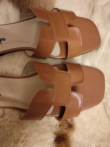 flat sandal 