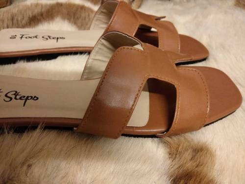 flat sandal 