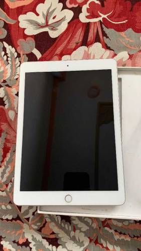 ipad 6th generation 10/10 lush condition 