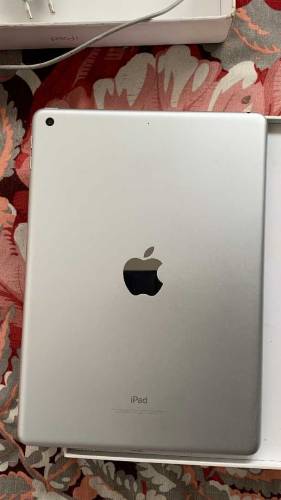 ipad 6th generation 10/10 lush condition 