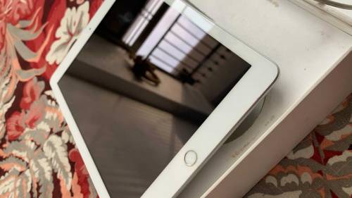 ipad 6th generation 10/10 lush condition 