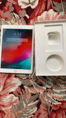 ipad 6th generation 10/10 lush condition 