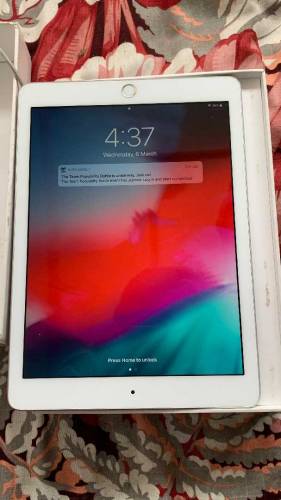 ipad 6th generation 10/10 lush condition 