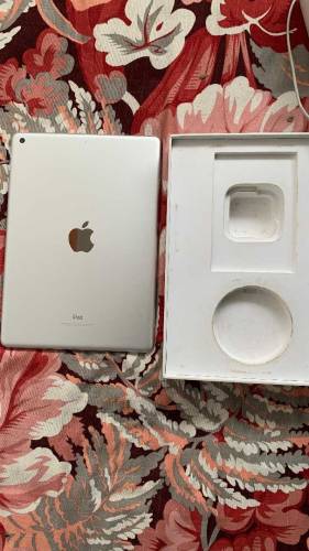ipad 6th generation 10/10 lush condition 