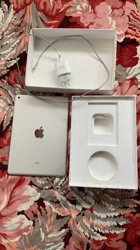 ipad 6th generation 10/10 lush condition 