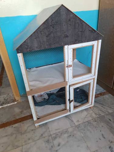 Hen house. best quality wood will be use. Two portion.15 hen are in