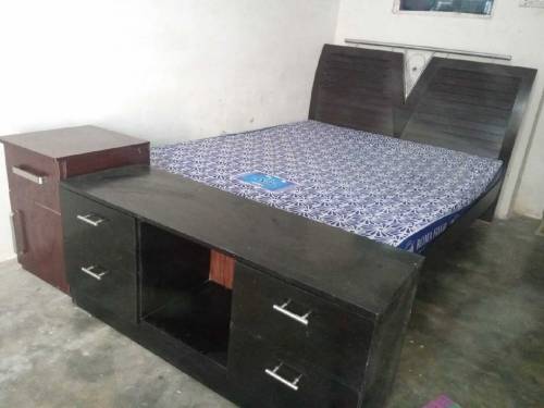 selling bed & side table