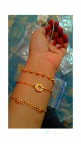 5 rendom bracelet deal available 