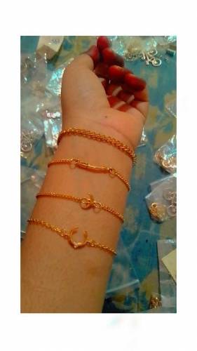 5 rendom bracelet deal available 