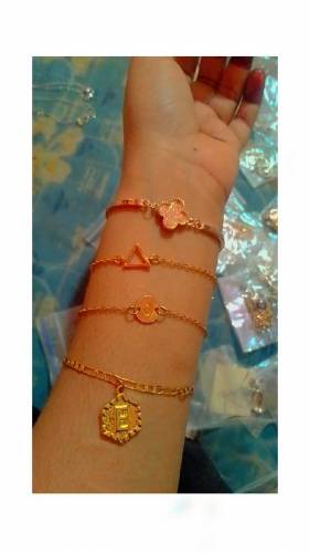 5 rendom bracelet deal available 