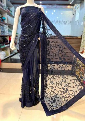 Ayeza Khan black saree