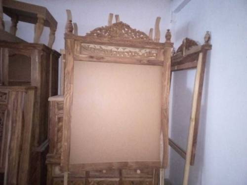 furniture new but without polish and glass mirrors