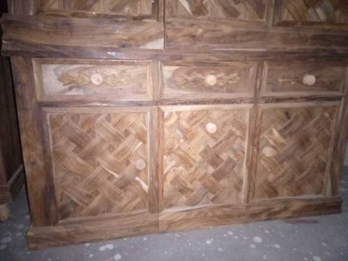 furniture new but without polish and glass mirrors