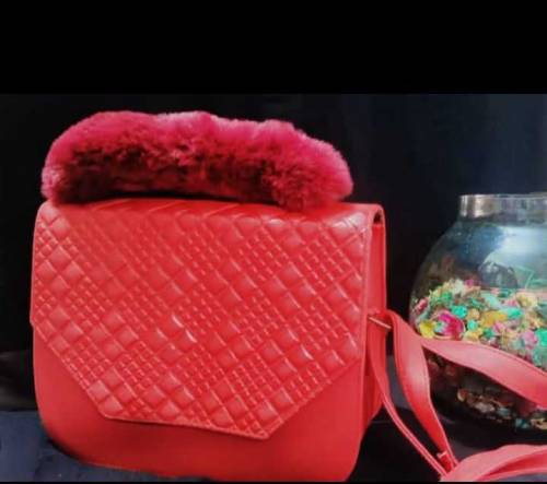 Beautiful hand bag available in different sizes 